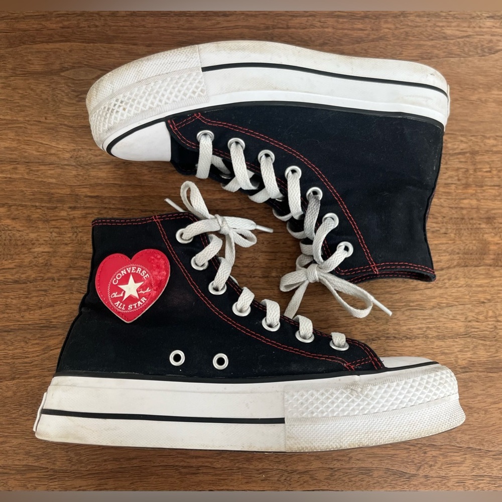 WOMENS CONVERSE ALL STAR CHUCK TAYLOR PLATFORMS WITH HEART LOGO, HTF, SIZE 5.5